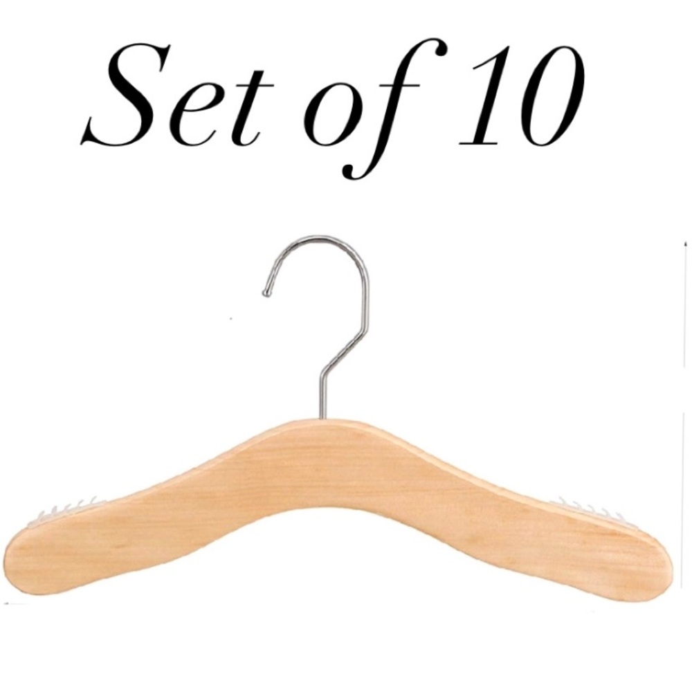 Children/Toddles 10 Set of Wooden Hangers 🧸